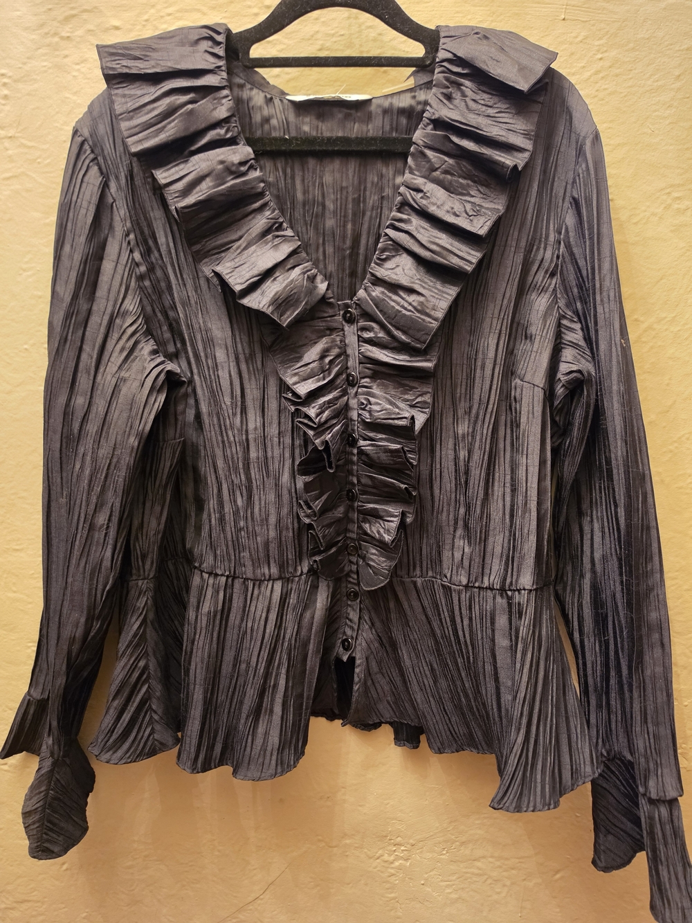 Black Gothic Statement Collar Nygard Ruffle Bell Sleeve Pleated Blouse Size 14